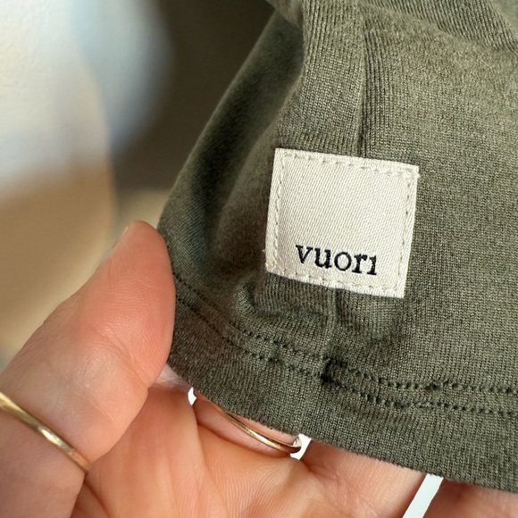 Vuori Halo Performance Crop 2.0 Tank Top in Dark Metal Heather - Picture 6 of 7